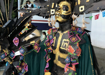 COBACH 13 y su espectacular concurso de catrines y catrinas