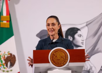 “El pueblo quita a gobernadores, no la presidenta”: Sheinbaum