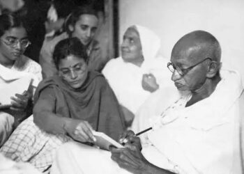 Un Legado de Paz: Recordando a Gandhi en el Día del Amor Universal
