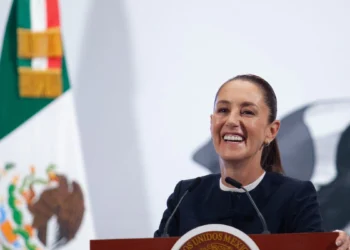 Sheinbaum anuncia 10% de aumento de salario para maestros