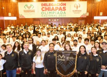 Eduardo Ramírez abanderó a delegación chiapaneca que participará en la Olimpiada Nacional 2025