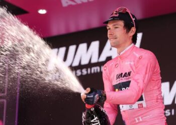 Simon Yates gana el Giro 2025 e Isaac del Toro se queda con la gloria moral