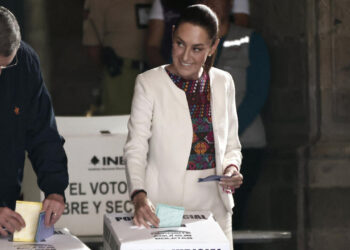 Sheinbaum emitió su voto en la primera elección judicial