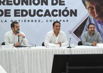 Eduardo Ramírez analiza avances del programa Chiapas Puede