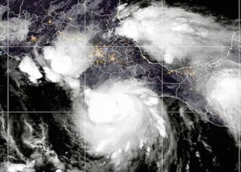 “Erick” El huracán ya tocó tierra en Oaxaca