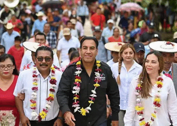 Eduardo Ramírez visita Maravilla Tenejapa y promete gobernar cerca del pueblo