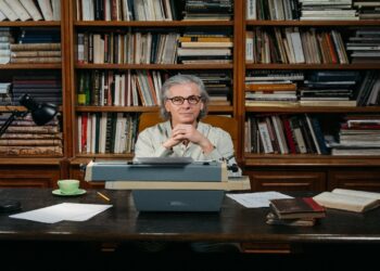 Día del Bibliotecario: guardianes del conocimiento en la era de la información