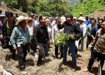 Eduardo Ramírez impulsa restauración y saneamiento de microcuencas en Villaflores