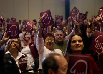 Respalda Sheinbaum evaluación en Morena de quienes aspiren a militantes