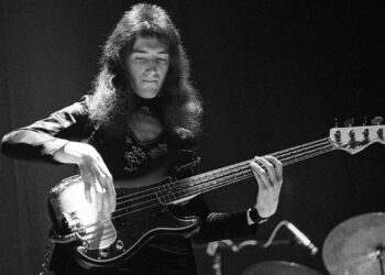 John Deacon: El genio silencioso detrás del bajo de Queen