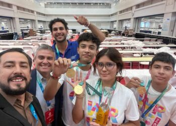 México celebra el triunfo de concurso de robótica