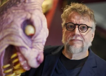 Guillermo Del Toro subastará parte de su colección de artículos de terror