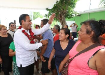 Eduardo Ramírez entrega apoyos alimentarios y reafirma compromiso con las familias de Tuxtla