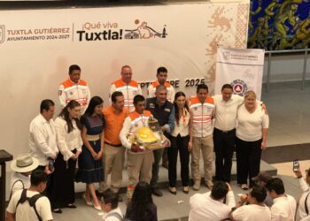 Entrega de Equipamiento al Personal de Protección Civil de Tuxtla
