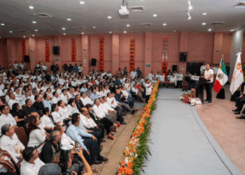 Con homologación de incremento salarial, Eduardo Ramírez cumple a maestras y maestros estatales