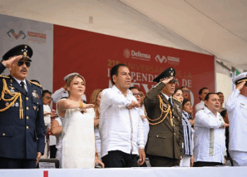 Eduardo Ramírez presencia desfile cívico-militar por el 215 aniversario de la Independencia de México