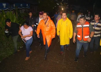 En Tapachula, Eduardo Ramírez atiende a familias afectadas por lluvias
