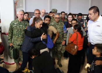 Claudia Sheinbaum visita a damnificados por lluvias: ‘No vamos a dejar a nadie desamparado’