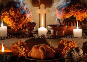 Los elementos y significado del altar de muertos en México