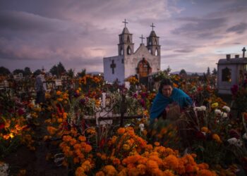 La Noche del Reencuentro: Un Portal al Día de Muertos