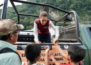 Sheinbaum arriba a Huehuetla, Hidalgo, para acelerar entrega de apoyos por lluvias