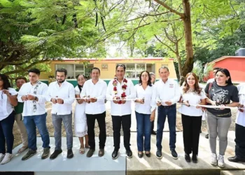 Eduardo Ramírez impulsa la paz y la educación en Chicomuselo durante marcha conmemorativa