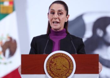 Sheinbaum defiende vallas en Palacio Nacional por protestas de la CNTE