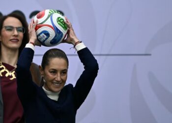 Sheinbaum espera que la inversión para el Mundial 2026 impacte en el desarrollo del futbol femenil en México