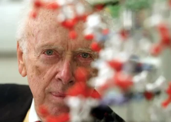 Ciencia, genio y controversia: la historia de James Watson uno de los descubridores del ADN