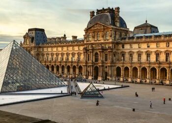 El Louvre: Un Legado de Arte y Cultura a Través de los Siglos