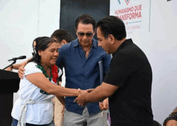 Eduardo Ramírez respalda labor solidaria del Banco de Alimentos de México con entrega de camión