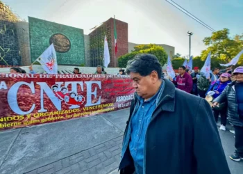 CNTE exige reanudación de diálogo con presidenta Sheinbaum; entregan pronunciamiento a diputados de Morena
