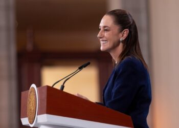 Sheinbaum pide revisar si es constitucional la “Ley Gobernadora” que se aprobó