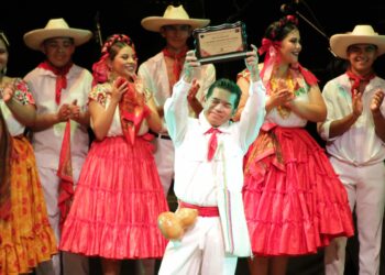 LOS COLORES DEL MESTIZAJE  XV DE LA COMPAÑÍA DE DANZA FOLKLÓRICA TUCHTLÁN