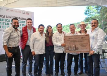 Eduardo Ramírez y titular del IMPI entregan Indicación Geográfica del comiteco