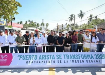 Eduardo Ramírez inaugura obras de mejoramiento urbano en Puerto Arista