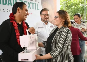 Eduardo Ramírez entrega apoyos para impulsar la actividad textil e inaugura Comedor del Humanismo