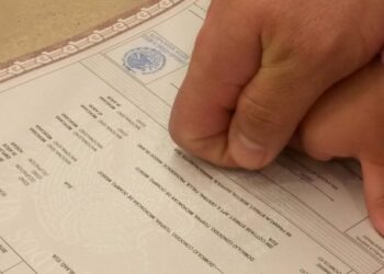 El fin de un mandato patriarcal en los nombres: México abre la puerta a la elección del orden de los apellidos