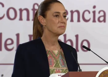 Sheinbaum defiende la Nueva Escuela Mexicana y reconoce labor de Marx Arriaga