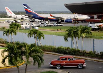 Sheinbaum ofrece que México sea un puente aéreo para que las aerolíneas reposten combustible en su ruta a Cuba