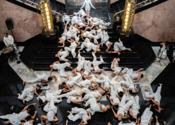 Escultura, arquitectura y danza dialogan en el palacio de bellas artes con colosos