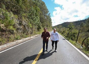 Eduardo Ramírez constata rehabilitación de tramos carreteros en Chiapas