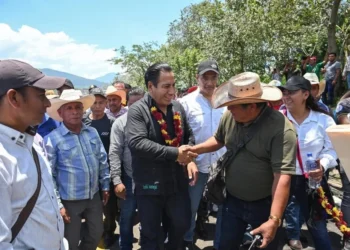 Avanza la rehabilitación de caminos en municipios de Chiapas