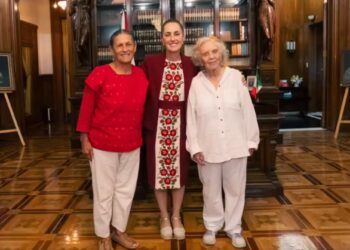 Sheinbaum se reúne con Elena Poniatowska y Jesusa Rodríguez; “que esté en el poder es un logro para todos”, dice la escritora