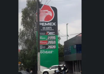 Sheinbaum afianza pacto con gasolineros para bajar precio del diésel