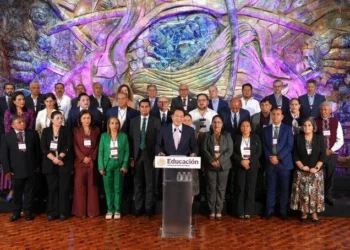 Eduardo Ramírez respalda a Mario Delgado en mantener el calendario escolar sin cambios
