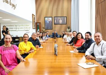 Eduardo Ramírez evalúa avances de Chiapas Puede con Gabinete de Educación