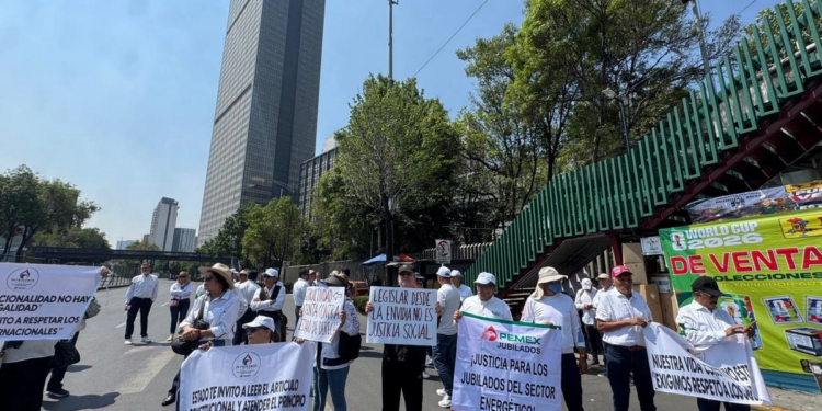 Sheinbaum pide a Pemex y CFE revisar si reforma a “pensiones doradas” afectó indebidamente a jubilados