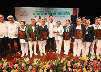 Eduardo Ramírez Aguilar reconoce al personal de enfermería e instala el Comité Estatal de Partería